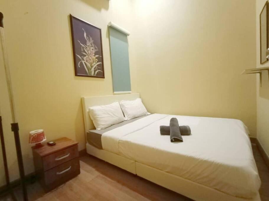 Cheerful 6br Town House @ Geortown For 5-14pax By Cohans George Town