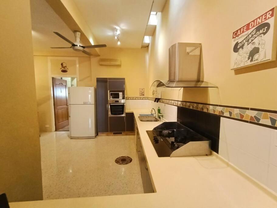 Cheerful 6br Town House @ Geortown For 5-14pax By Cohans Holiday home George Town