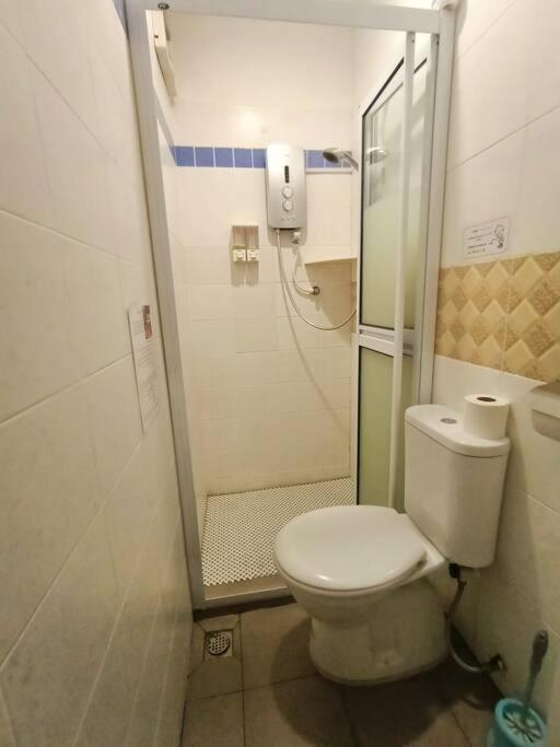 Cheerful 6br Town House @ Geortown For 5-14pax By Cohans