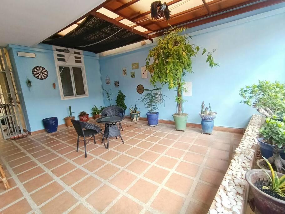 Cheerful 6br Town House @ Geortown For 5-14pax By Cohans George Town